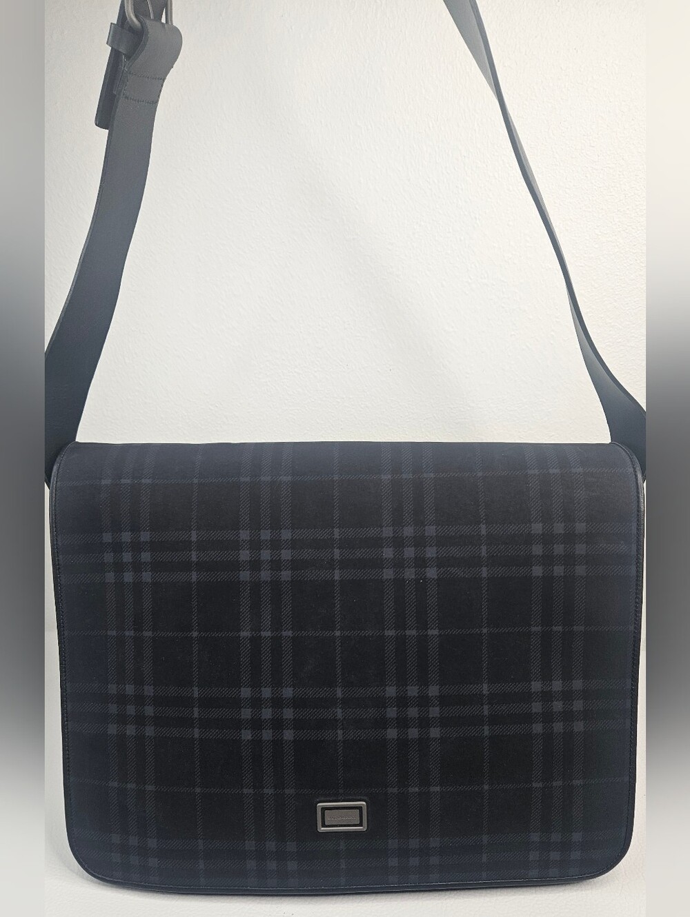 Authentic Burberry London Black Nova Check Messenger Crossbody Laptop Bag